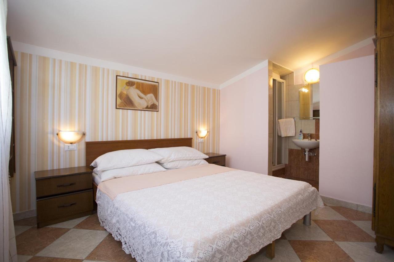 Apartments By The Sea Mavarstica, Ciovo - 12696 Trogir Exterior foto